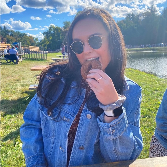 🎉Meet your Posher, Monique🎉 - Picture 4 of 8